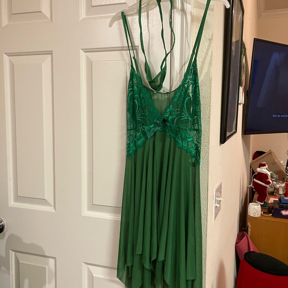 Elegant Backless Green Lace nightie